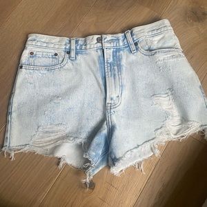 Abercrombie Annie high rise shorts size 6 never worn